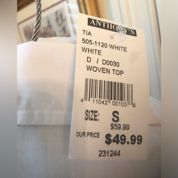 NWT Women's Tia White Button Down Shirt with Ocean Theme Embellishments - Picture 5 of 10